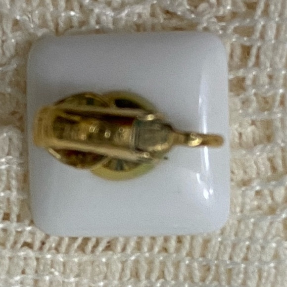 White Lucite TRIFARI Clip VTG earrings Square Simple GrannyCore Costume Signed - Picture 4 of 7